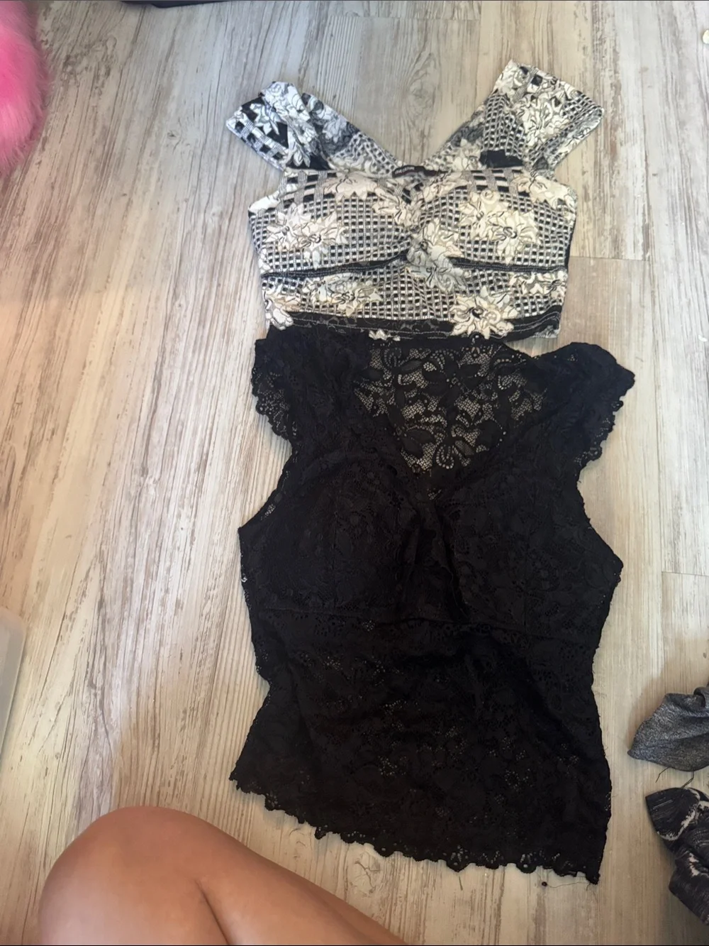 Black Lace Sleeveless Top - Women and patterned both with padded support